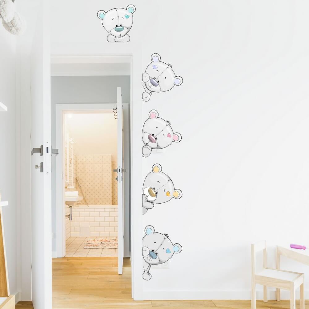 Dětské samolepky na zeď - Šedí plyšoví medvídci kolem dveří